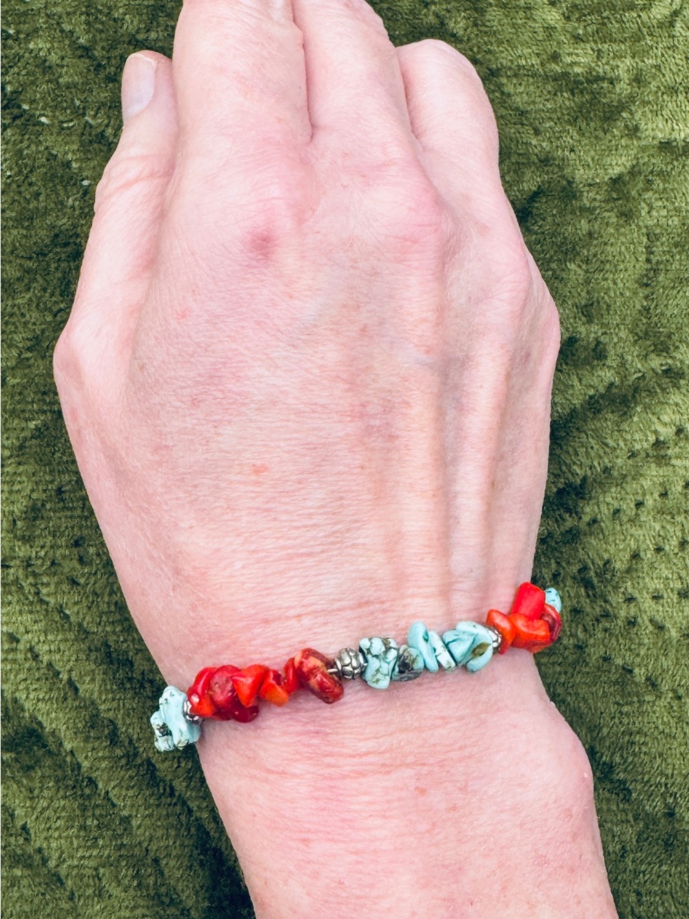 90s Turquoise & Red Stone Chip Beaded Bracelet w/ Toggle Clasp & Silver Accents - Picture 2 of 5